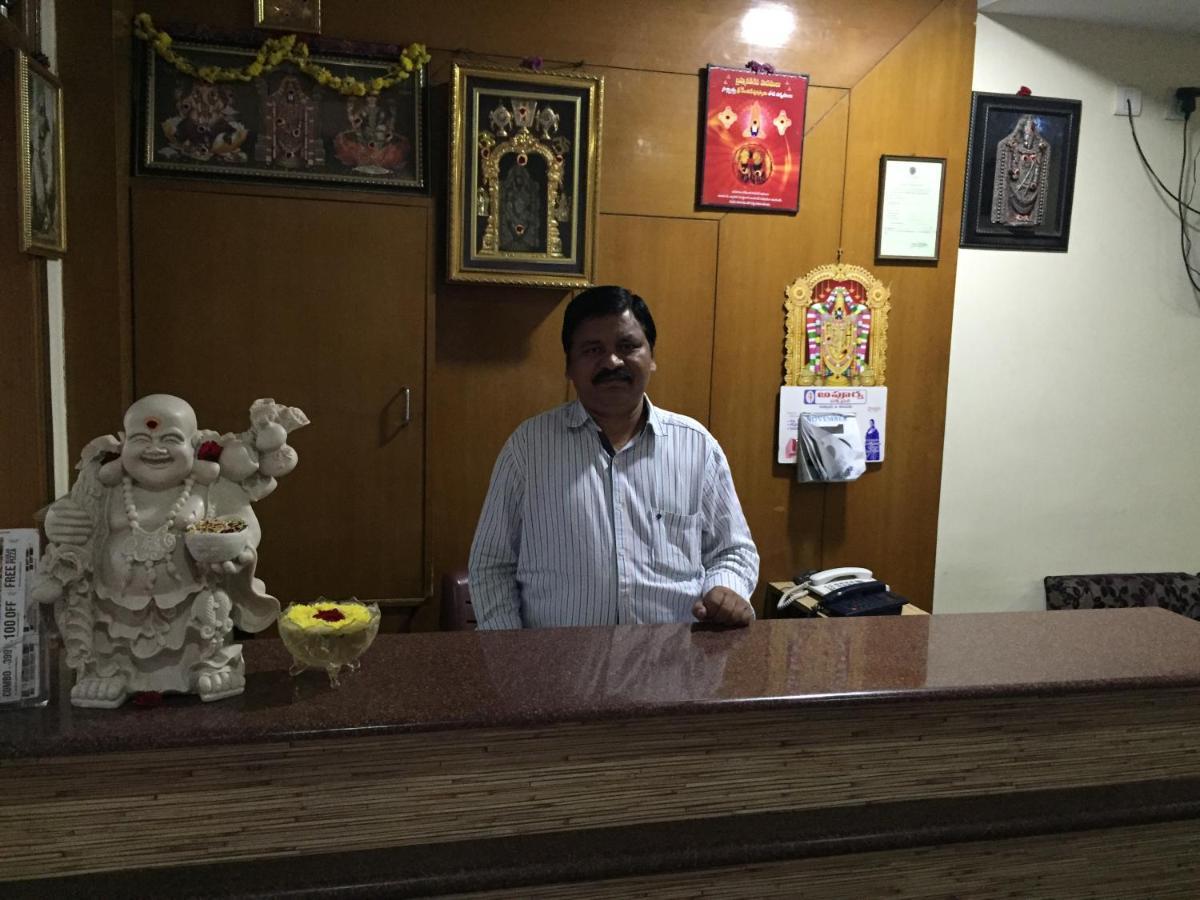 Hotel Suprabath Towers Tirupati Esterno foto